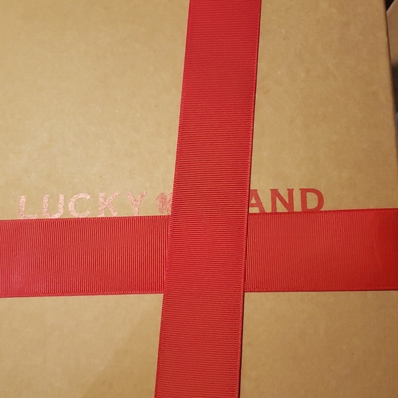 Nwt lucky brand hat and scarf set - Picture 6 of 6